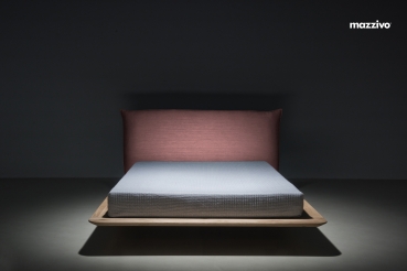 orig. NUVOLA Design postele moderní z masivu s čalouněným čelem